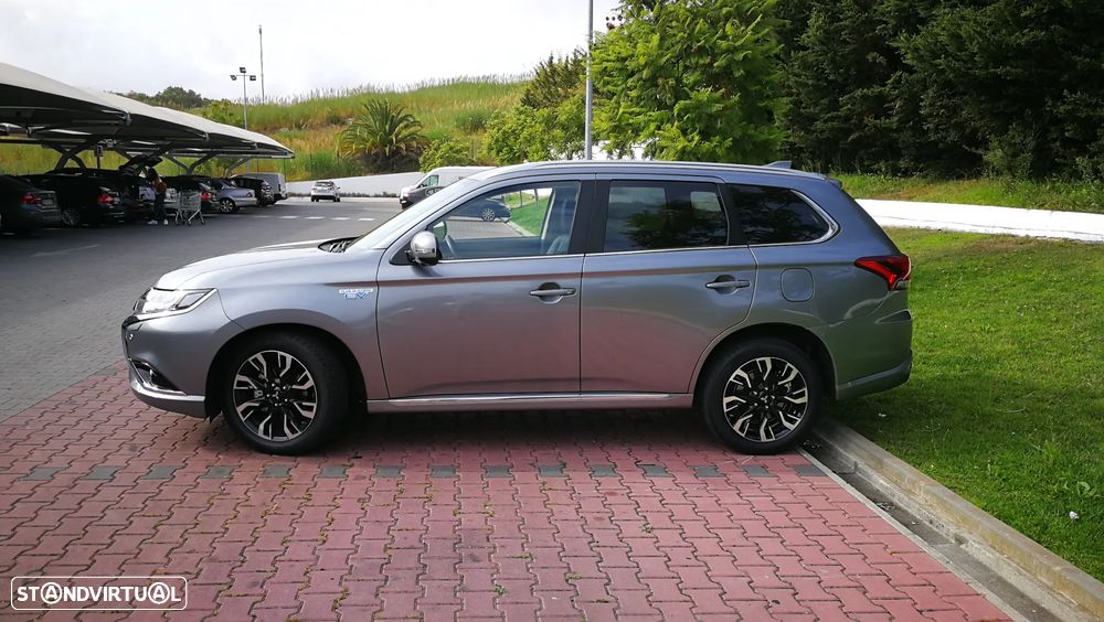 Mitsubishi Outlander - 1