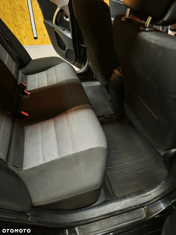 Toyota Avensis 2.0 D-4D Sol - 8