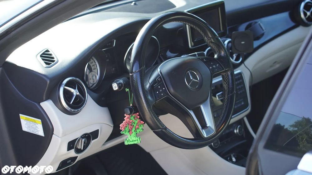 Mercedes-Benz CLA 250 7G-DCT AMG Line - 12