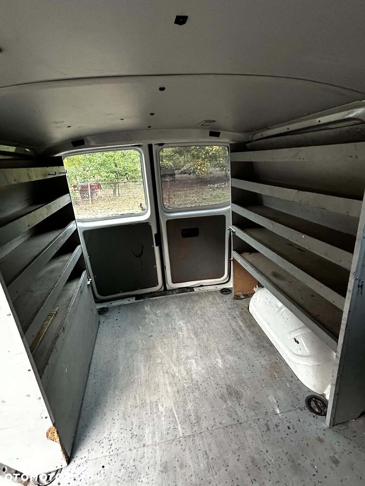 Volkswagen Transporter - 11