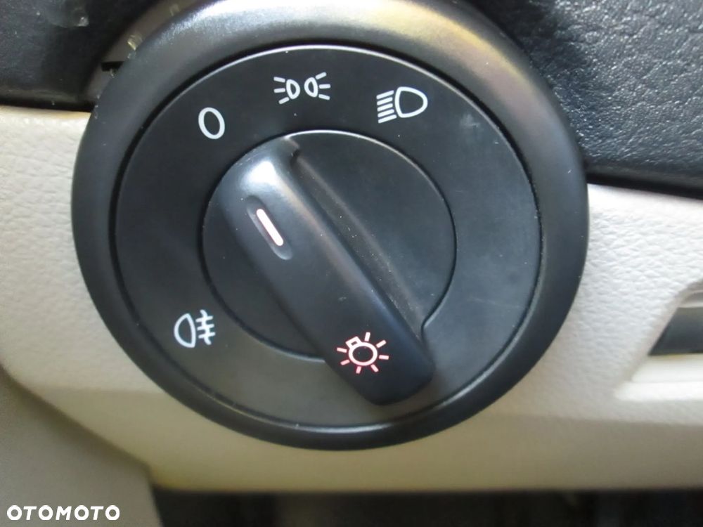 Volkswagen Transporter Brygadówka 6 osobowy - 22