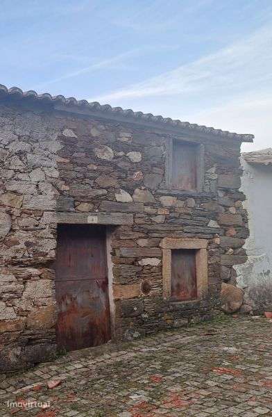 Casa de Xisto aldeia de Sarzedas para recuperar - Grande imagem: 2/8