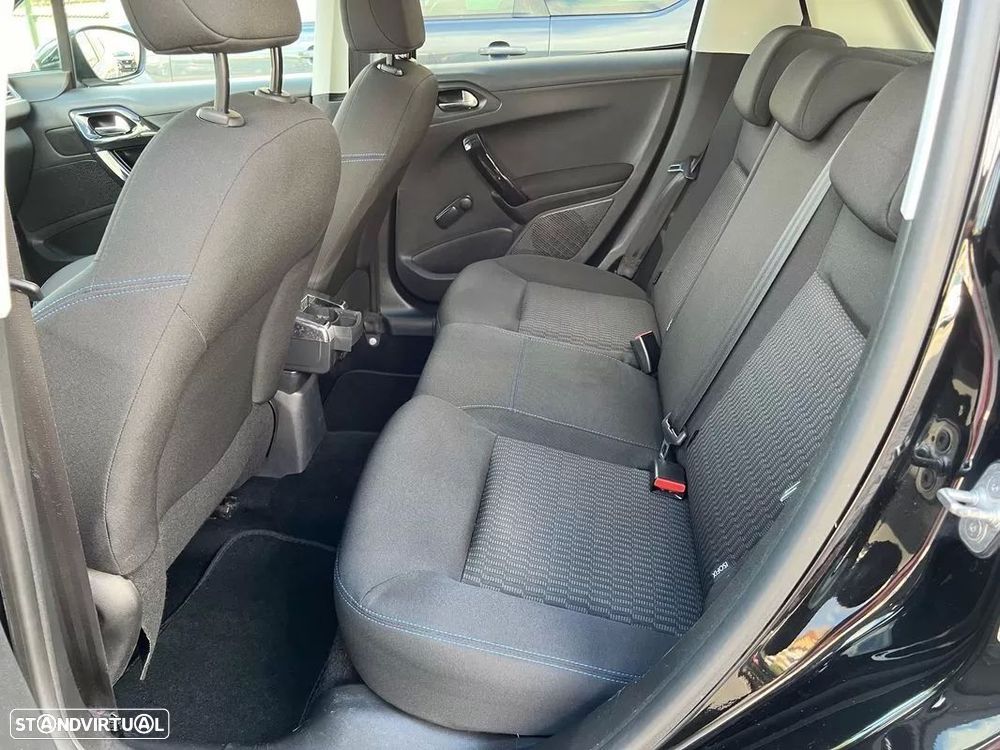 Peugeot 208 1.2 PureTech Signature - 25