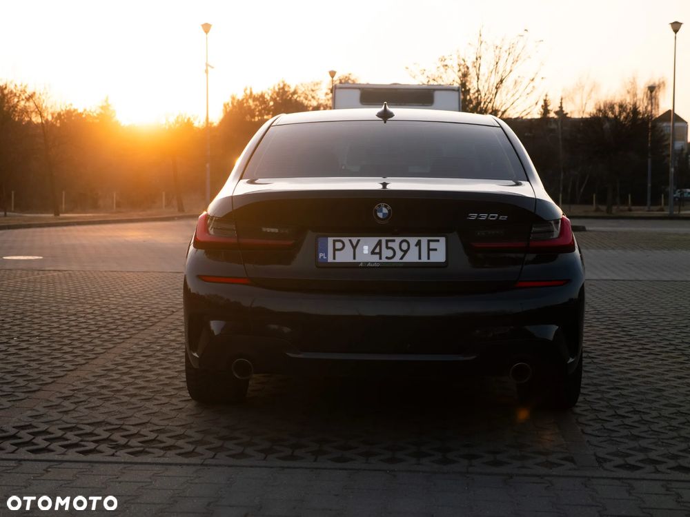 BMW Seria 3 330e M Sport - 3
