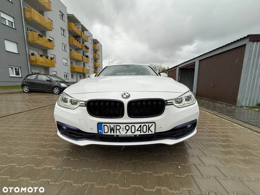 BMW Seria 3 318i - 5