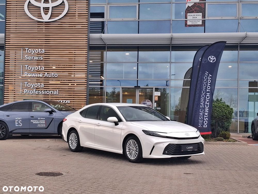 Toyota Camry 2.5 Hybrid Dynamic Force Comfort e-CVT - 2