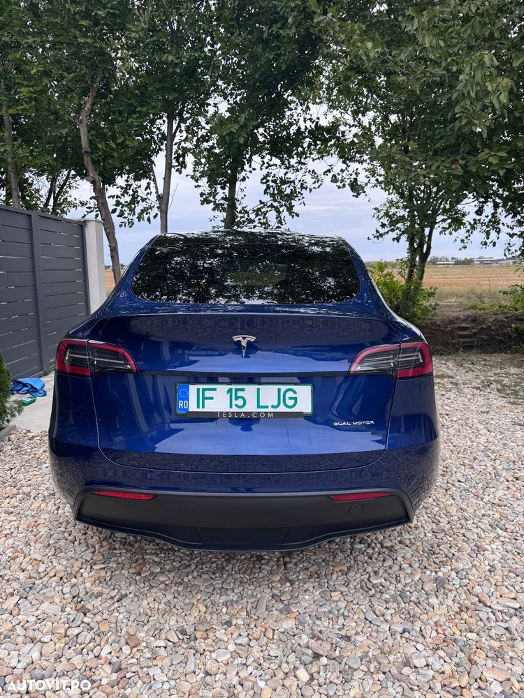 Tesla Model Y - 4