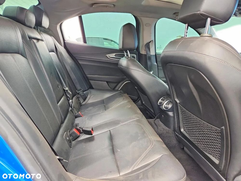 Alfa Romeo Giulia 2.0 Turbo 16V AT8-Q4 Ti - 9