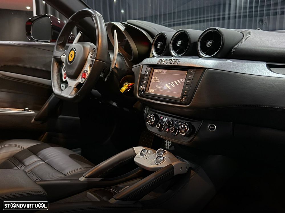 Ferrari FF - 28