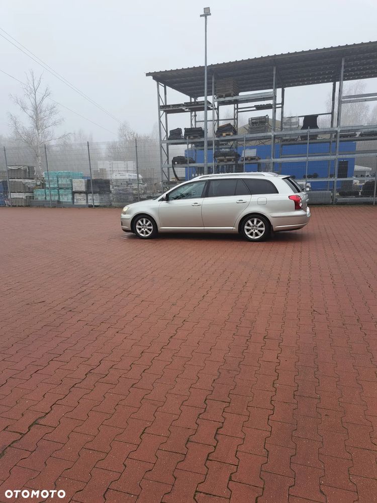 Toyota Avensis 1.8 VVT-i Combi - 1