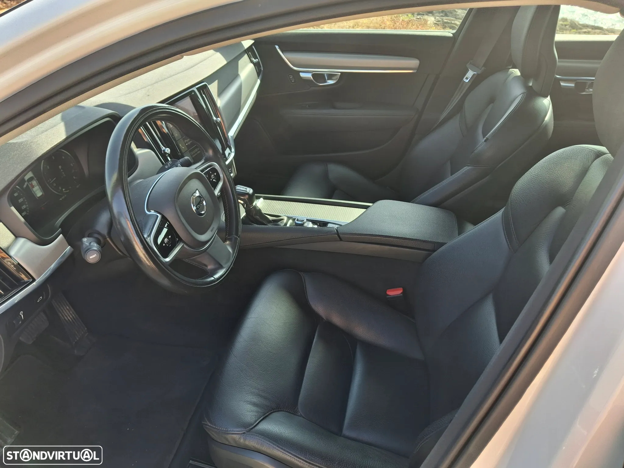 Volvo V90 2.0 D4 Momentum Plus Geartronic - 3