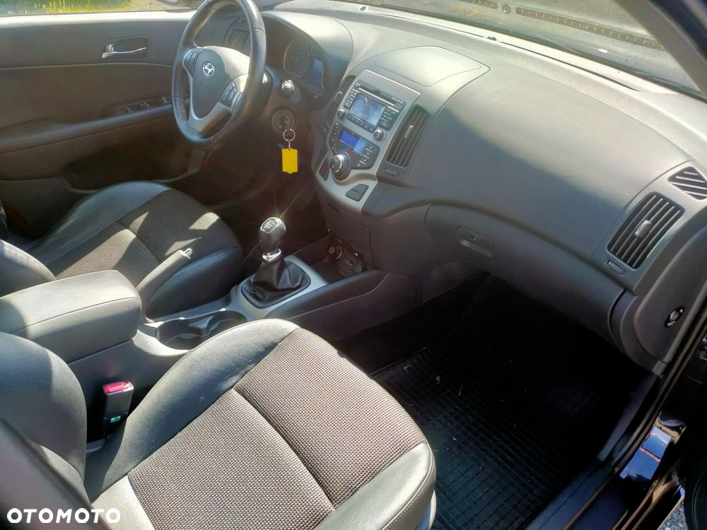 Hyundai i30 1.4 Base + World Cup - 26