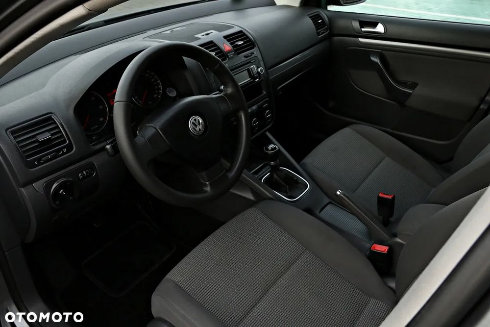 Volkswagen Golf - 25