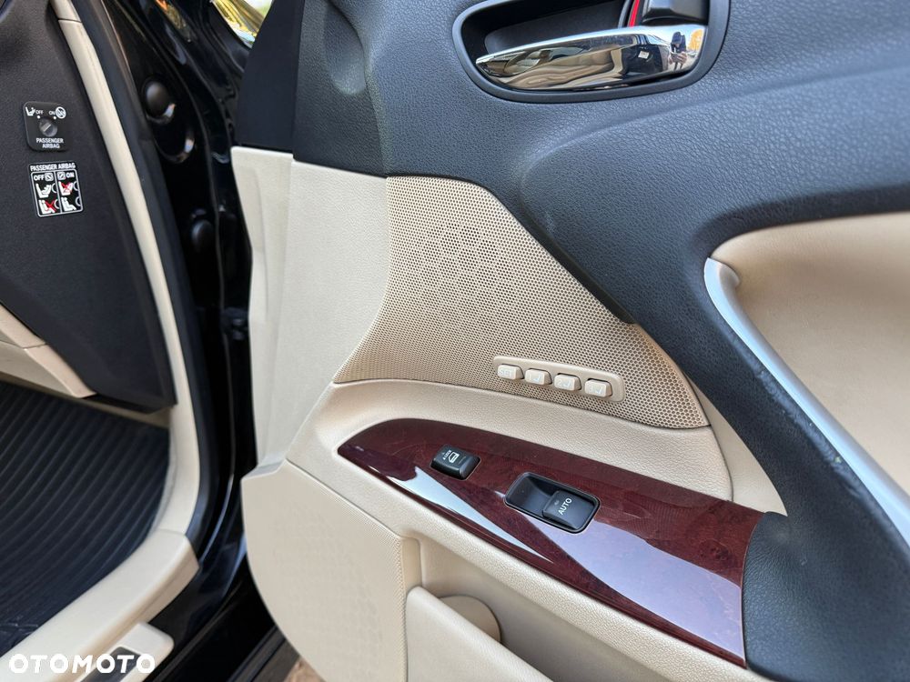 Lexus IS 220 D Prestige - 24