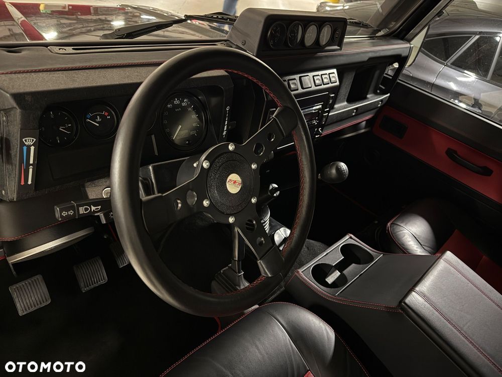 Land Rover Defender - 19