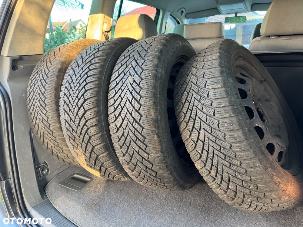 Volkswagen Touran 1.6 FSI Highline - 16