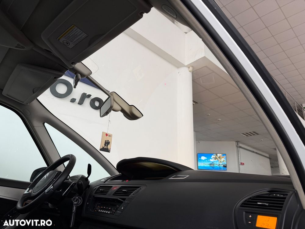 Citroën C4 Picasso 1.6 e-HDI FAP EGS6 Exclusive - 26