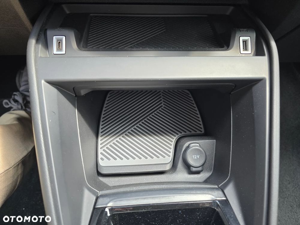 Citroën C4 BlueHDi 130 Stop&Start EAT8 SHINE - 32