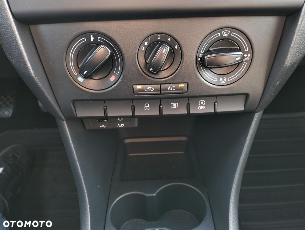 Skoda RAPID 1.2 TSI Ambition - 37