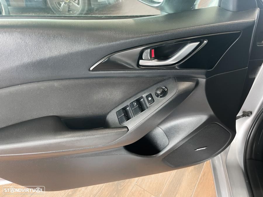Mazda 3 Hatchback 1.5 Sky-D Excellence Navi - 23