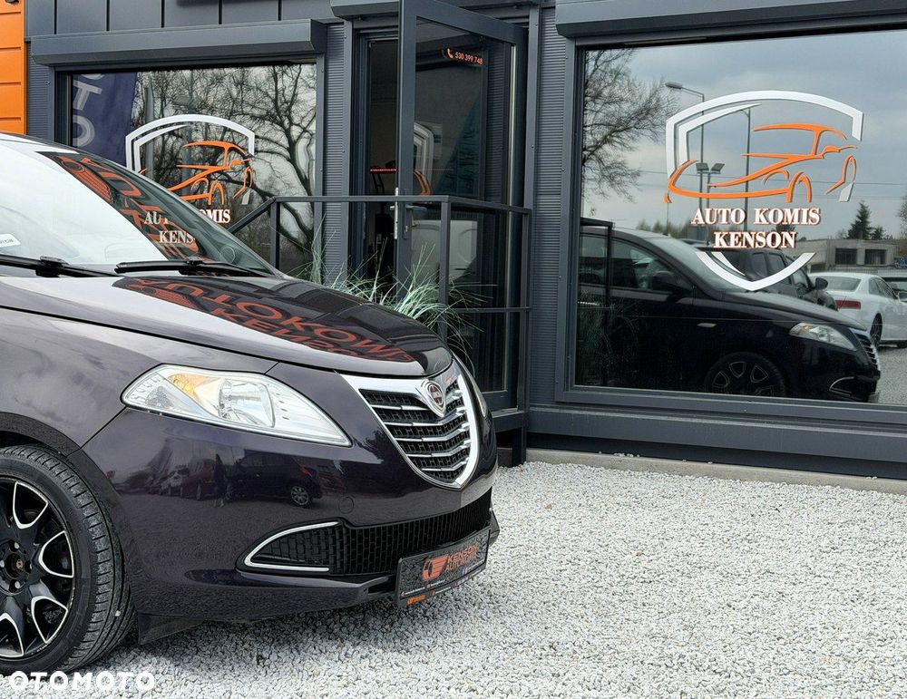 Lancia Ypsilon 0.9 Black&Red S&S - 35