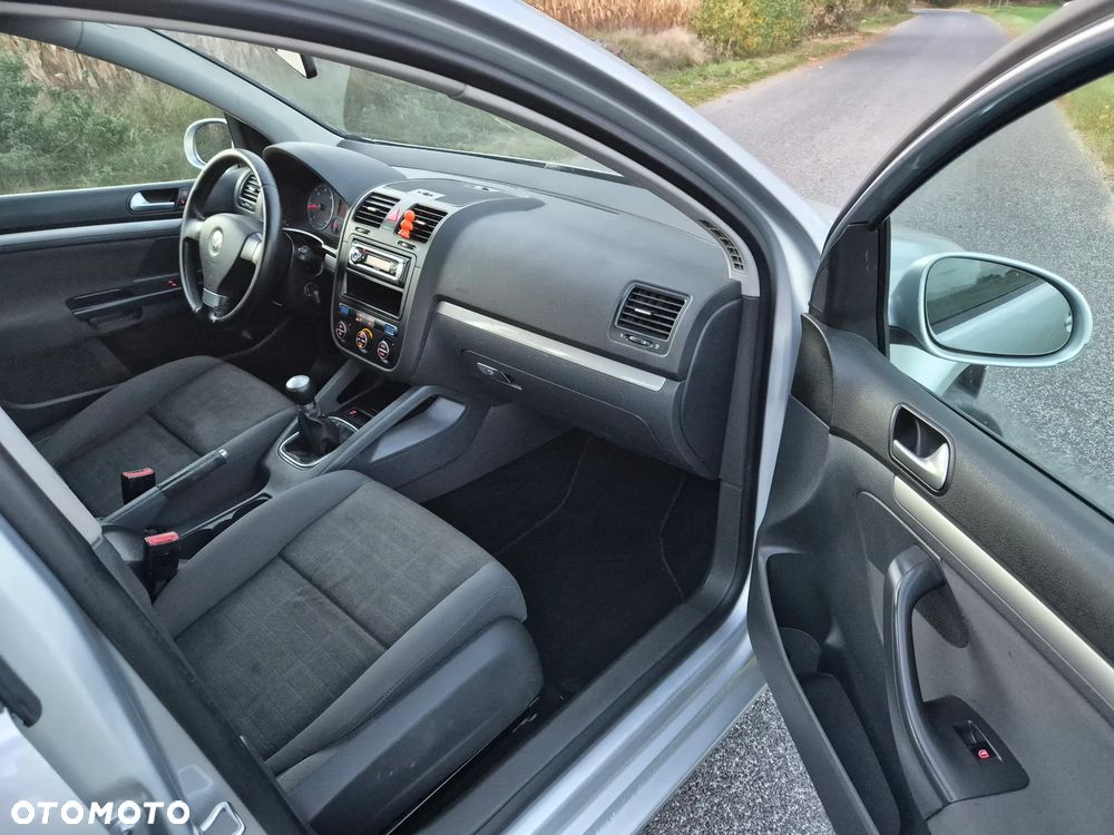 Volkswagen Golf - 5