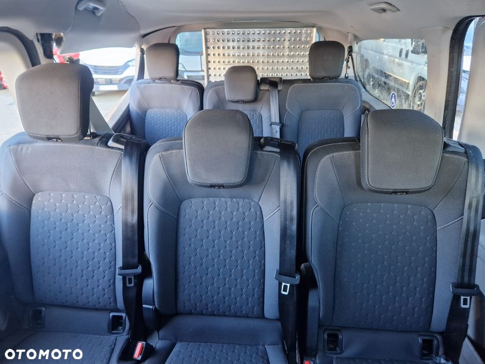Ford Tourneo Custom - 22