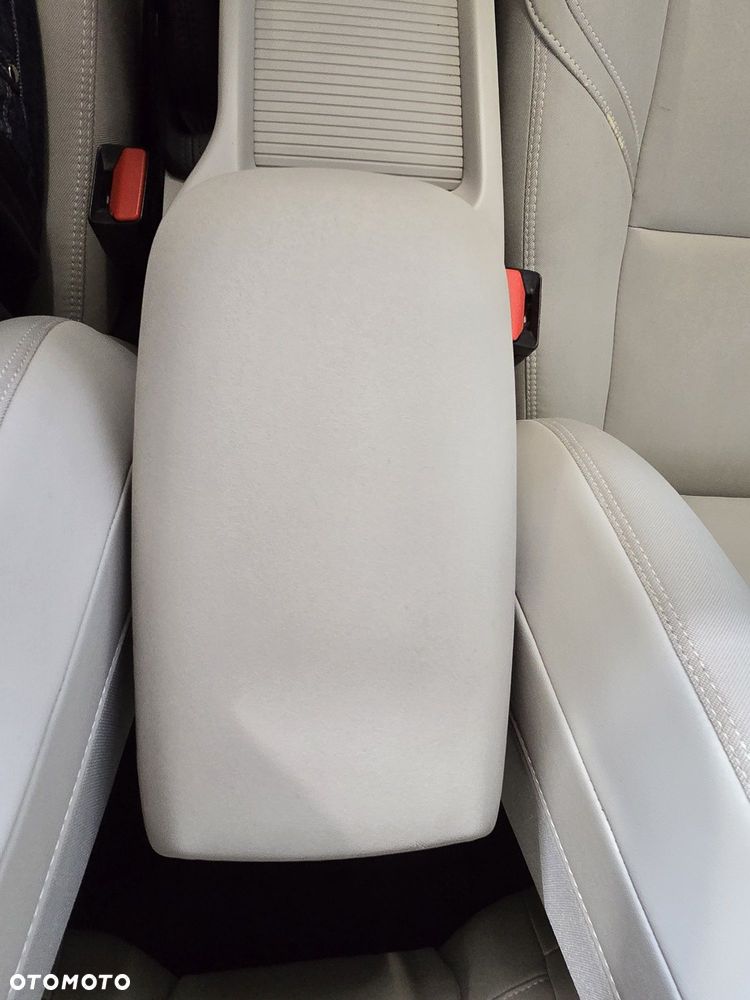 Volvo V40 T4 Kinetic - 19