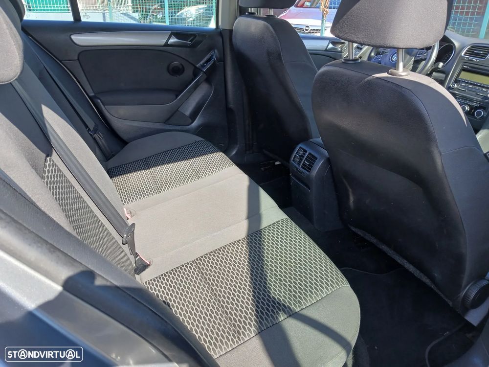 VW Golf 1.6 TDi Confortline - 19