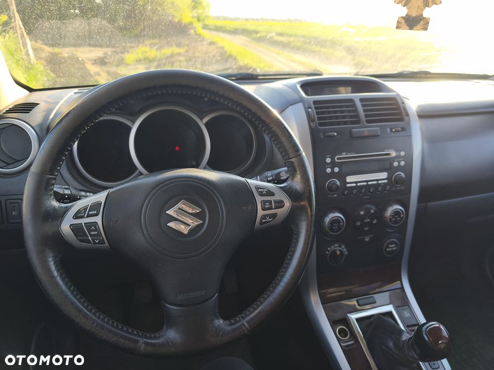 Suzuki Grand Vitara 2.0 - 6