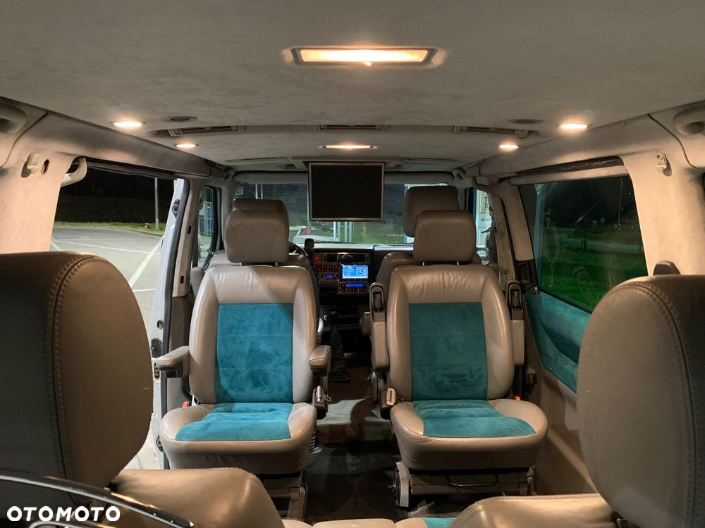 Volkswagen Caravelle - 29