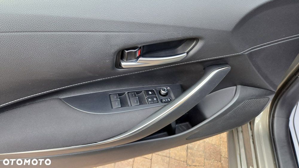 Toyota Corolla 1.8 Hybrid Comfort - 36