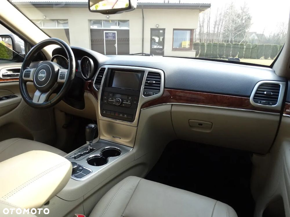 Jeep Grand Cherokee - 12