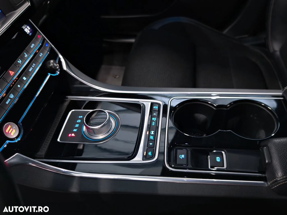 Jaguar XE 2.0 R-Sport - 23