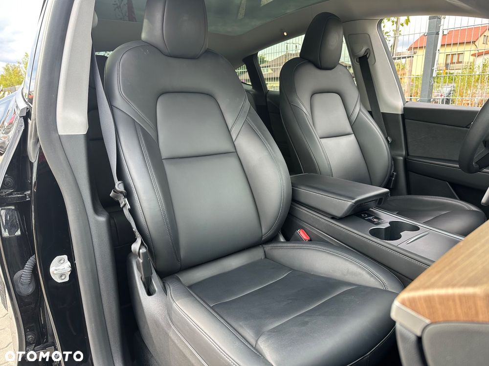 Tesla Y Performance AWD - 22