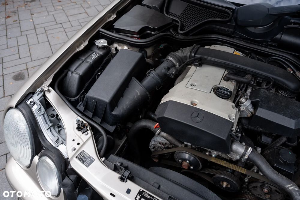 Mercedes-Benz Klasa E 200 - 18