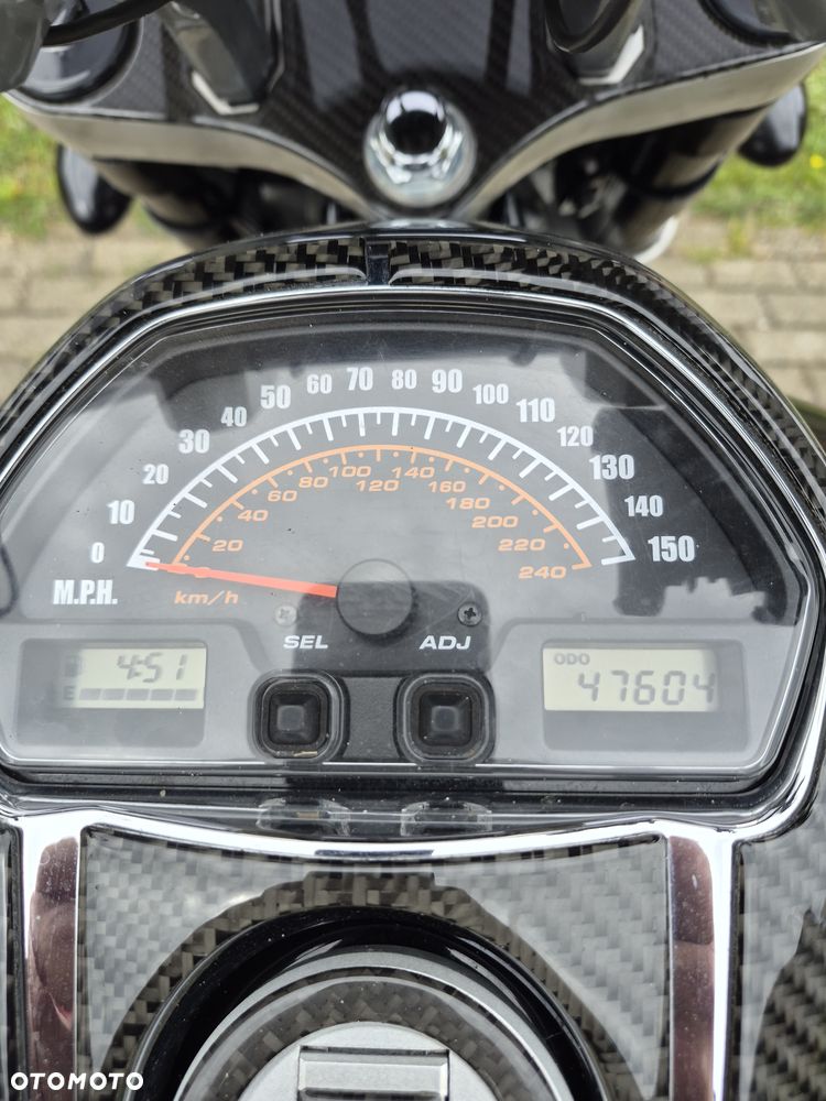 Suzuki Intruder - 13