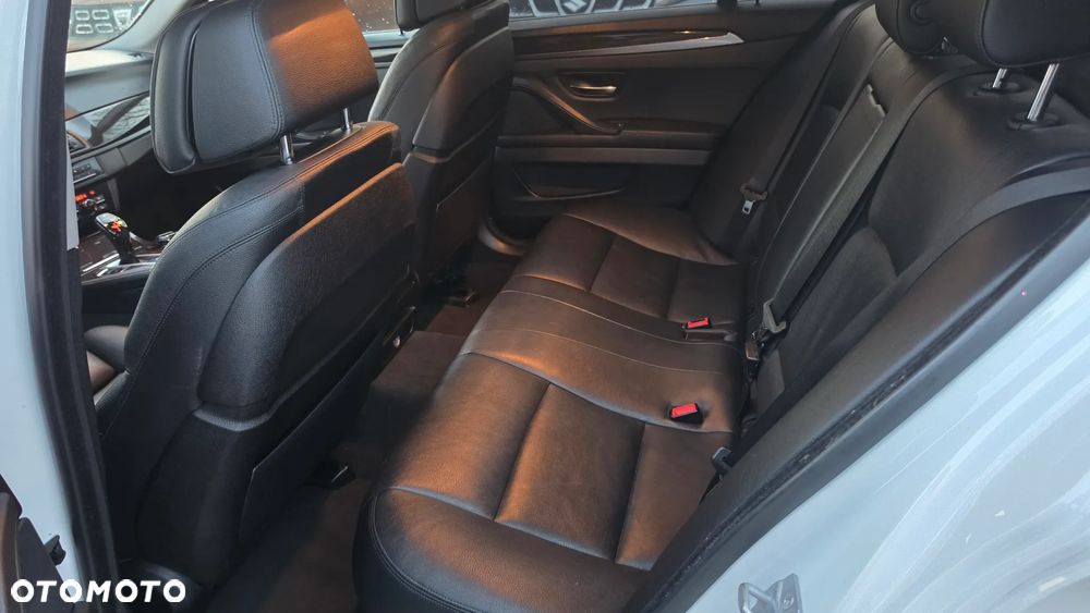BMW Seria 5 535i Sport-Aut Luxury Line - 16