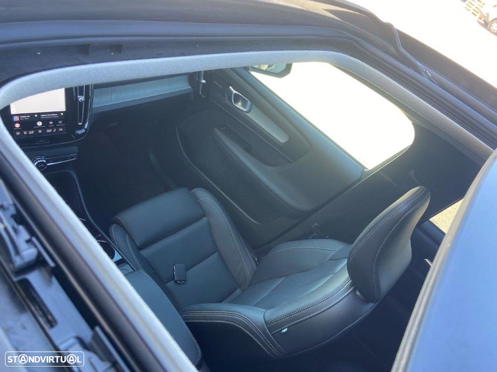 Volvo XC 40 2.0 B3 Plus Dark - 27