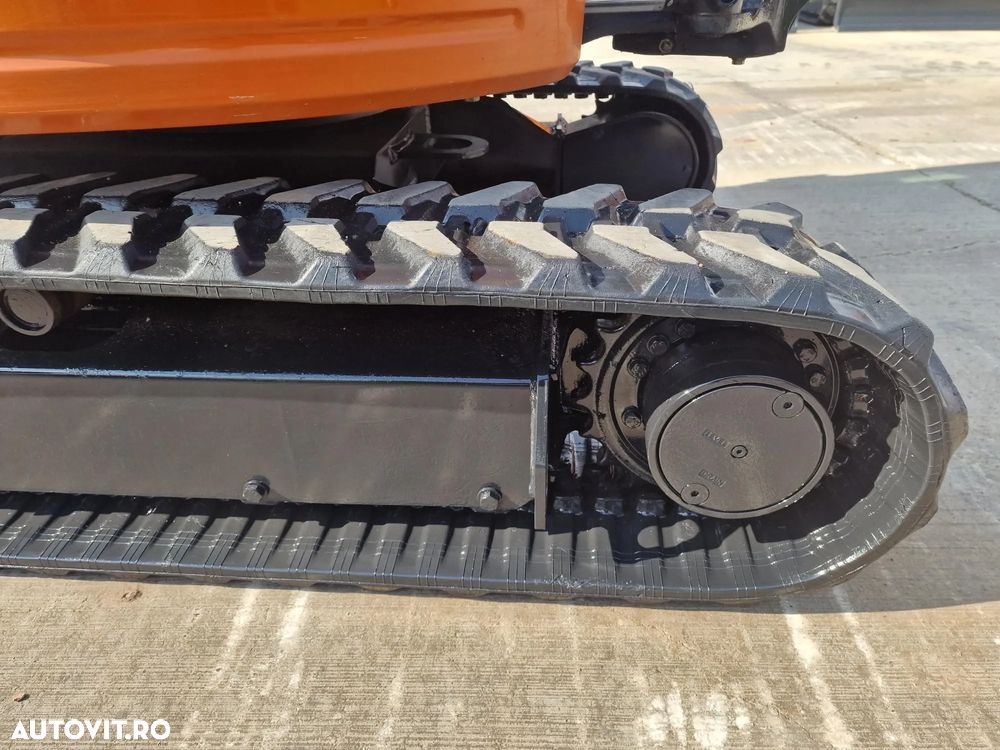 Hitachi 2,7t, CUPLA RAPIDA cu INCLINARE CUPE, 2021, 627h, cupe 400mm, 600mm, taluz NOI, senile 80% bune, inst picon, latime 1,5m, Ad sapare 3m, ridica 1,5t, motor 21CP, Produs in JAPONIA, posiblitate leasing 4 ani, CA NOU-PROMOTIE 32.900 EUR+Tva - 20