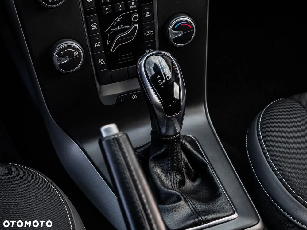 Volvo V40 T2 Drive-E Momentum - 24