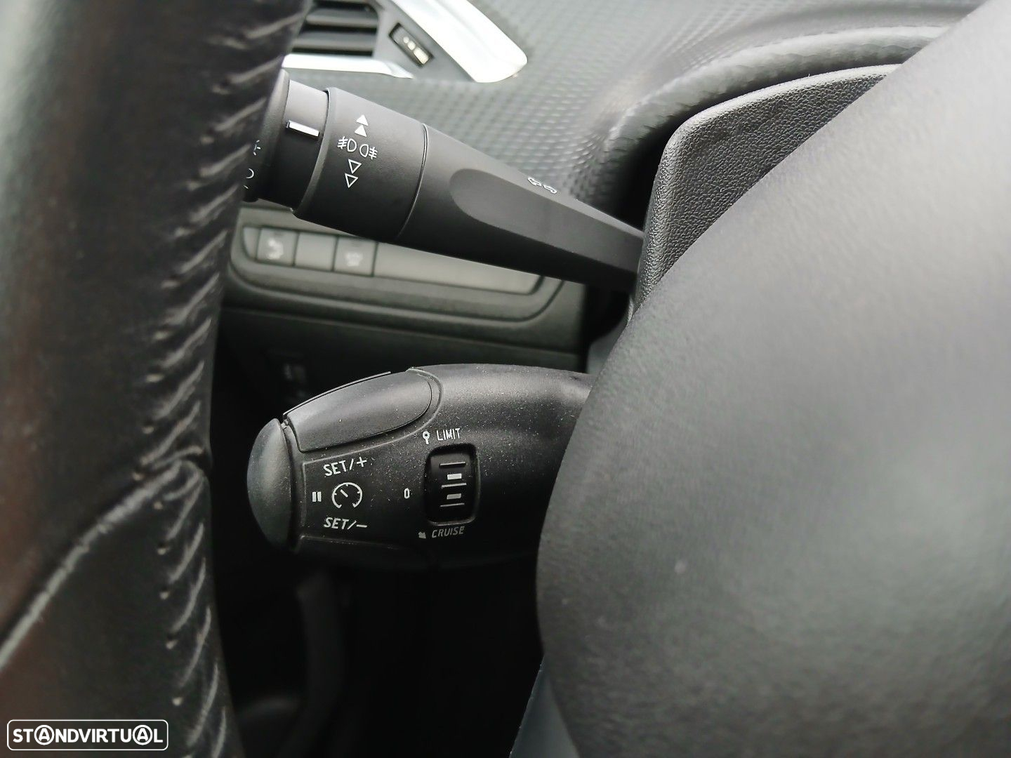 Peugeot 2008 1.2 PureTech Signature - 28