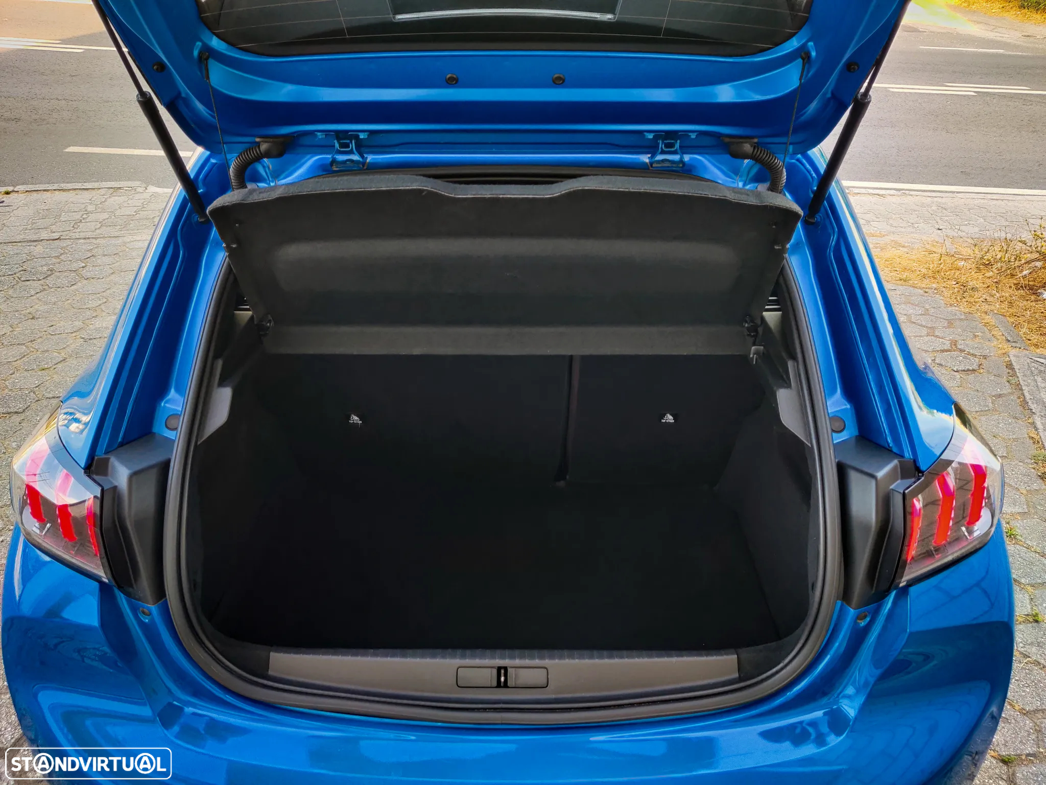 Peugeot e-208 50 kWh GT - 36