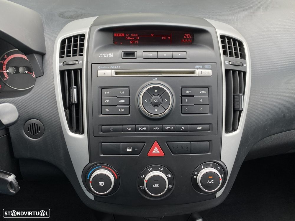 Kia Ceed SW 1.6 CRDi LX ISG - 12