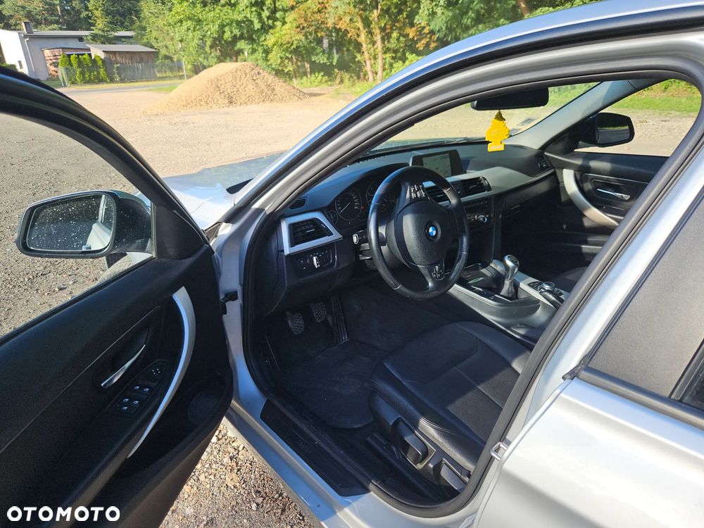 BMW Seria 3 318d EU6 - 12