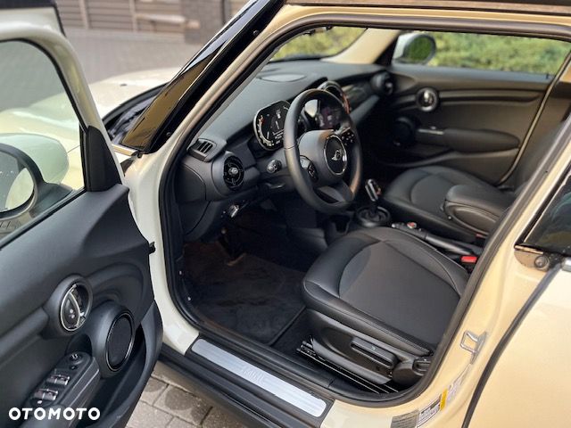 MINI Cooper Essential Trim - 5