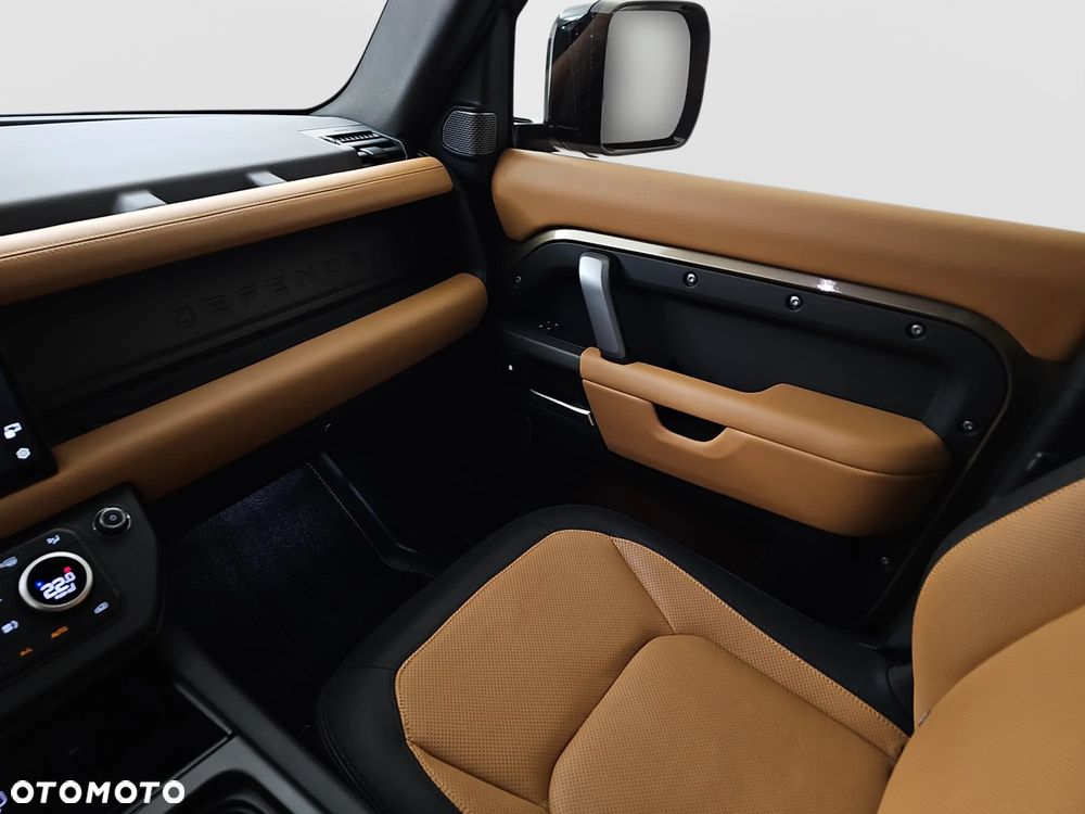 Land Rover Defender 3.0 D300 mHEV X-Dynamic HSE - 20