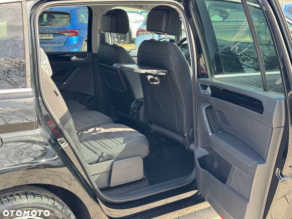 Volkswagen Touran - 10