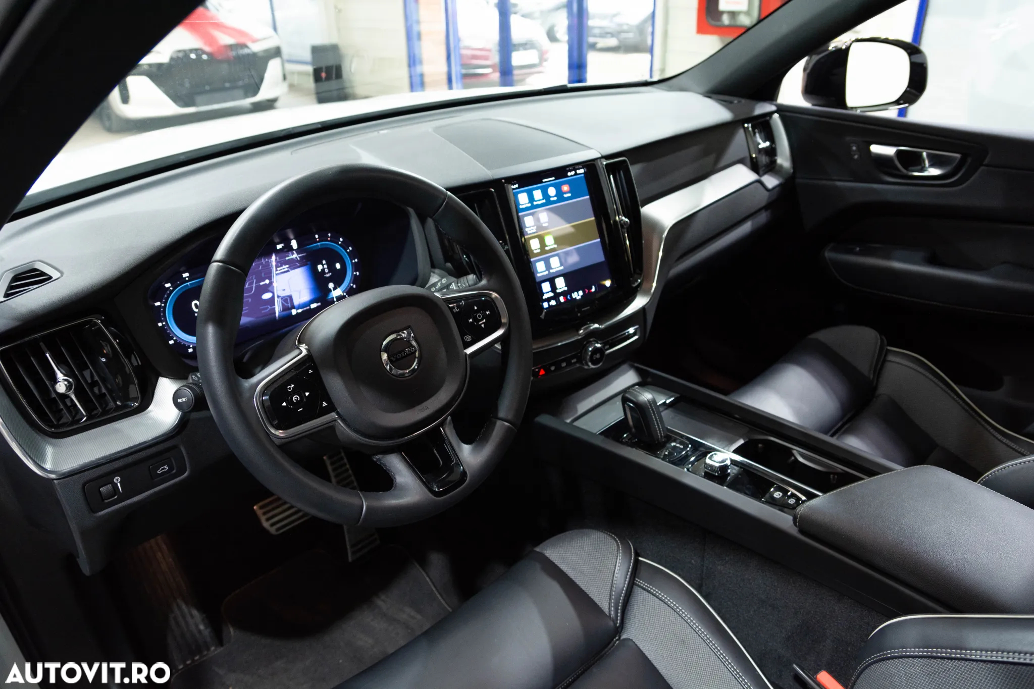 Volvo XC 60 B4 MHEV AT FWD Plus Dark - 5