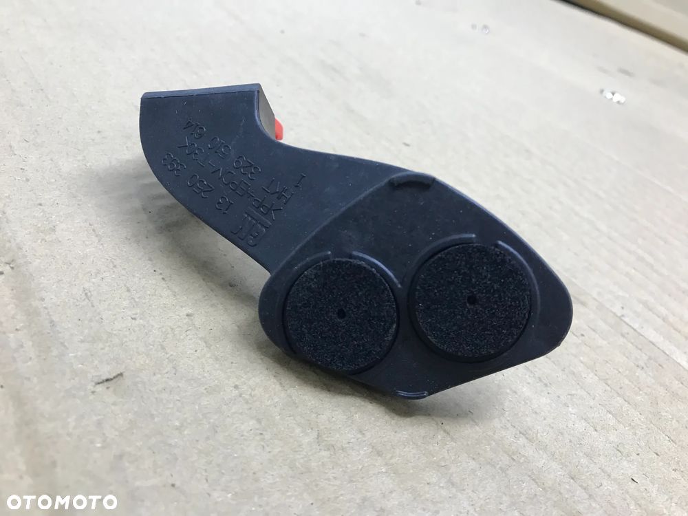 Ślizg Opel corsa d dolne mocowanie zderzaka tył 13250392 13250393 - 2